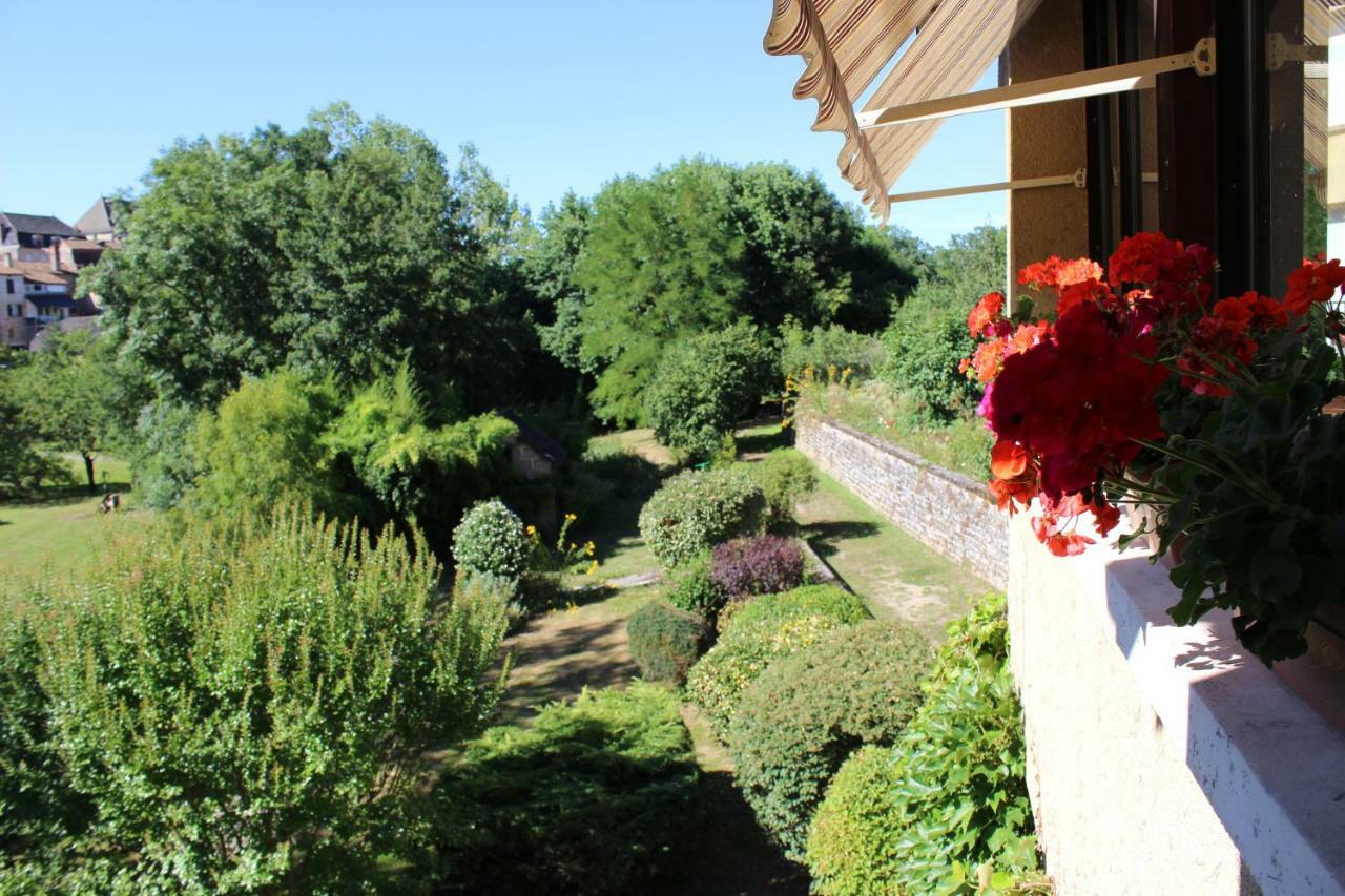 Hostellerie La Terrasse Lacapelle-Marival Esterno foto